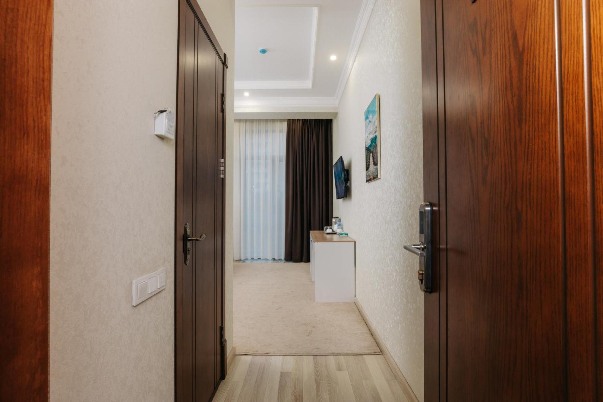 Resident Hotel Tashkent Exterior photo